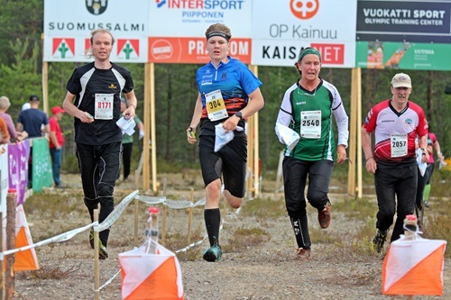 Kainuun-Rastiviikko-2026-Kainuu-Orienteering-Week-suunnistajia-loppusuoralla-orienteers-on-the-finishing-straight_500x-333px.jpeg